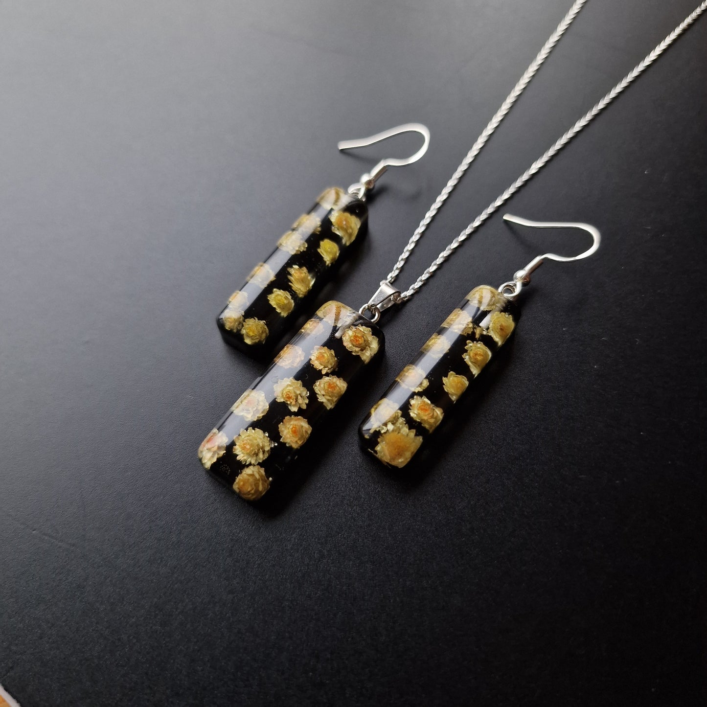 Handmade Resin Jewelry Set with Real Dried ‘Helipterum Roseum’ Flower & 925 Sterling Silver