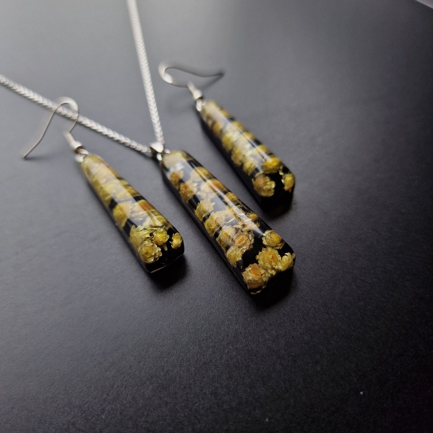 Handmade Resin Jewelry Set with Real Dried ‘Helipterum Roseum’ Flower & 925 Sterling Silver