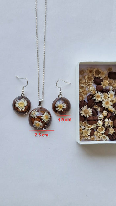 Jewelry set made of real coffee beans and chamomile flowers